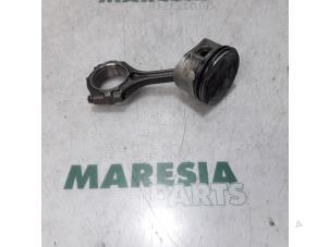 Usagé Piston Renault Espace Prix € 65,00 Règlement à la marge proposé par Maresia Parts