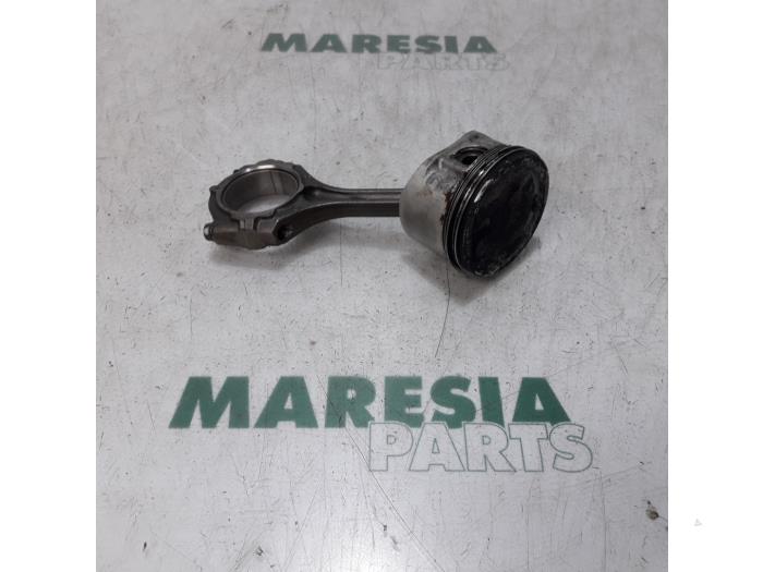 Usados Pistón Renault Espace Precio € 65,00 Norma de margen ofrecido por Maresia Parts