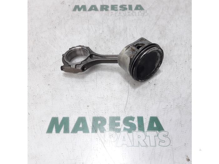 Usados Pistón Renault Espace Precio € 65,00 Norma de margen ofrecido por Maresia Parts