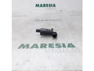 Used Windscreen washer pump Peugeot Expert (G9) 2.0 HDiF 16V 130 Price € 10,00 Margin scheme offered by Maresia Parts