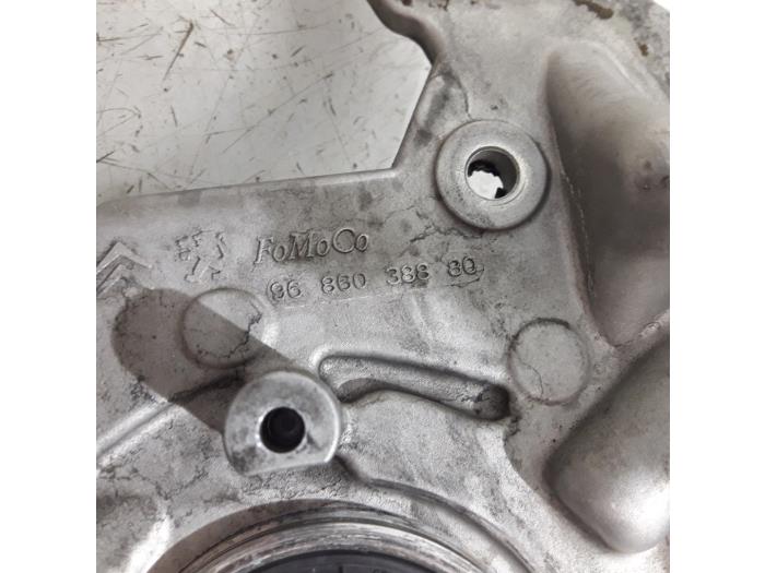 Bomba de aceite de un Peugeot 508 SW (8E/8U) 1.6 HDiF 16V 2014
