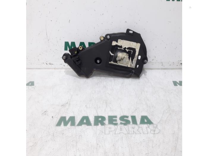 Usagé Couvercle de distribution Peugeot 508 SW (8E/8U) 1.6 HDiF 16V Prix € 20,00 Règlement à la marge proposé par Maresia Parts