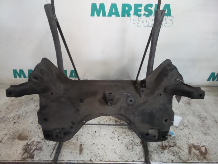 Usados Subchasis Peugeot 206 CC (2D) 2.0 16V Precio € 50,00 Norma de margen ofrecido por Maresia Parts