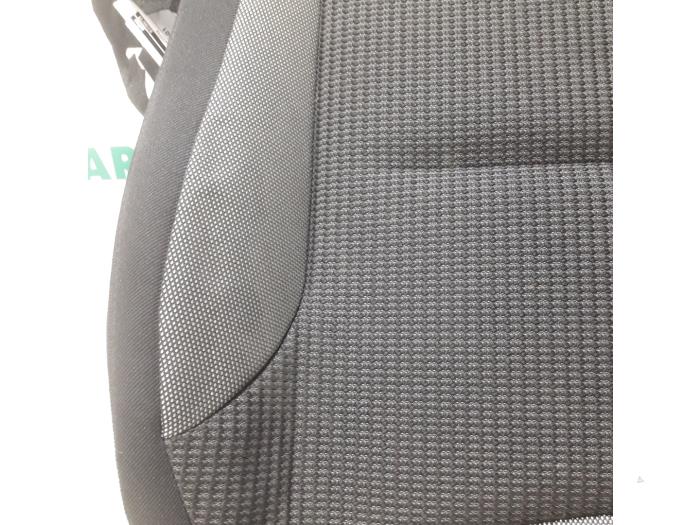 Tapizado asiento derecha de un Peugeot 308 (4A/C) 1.6 VTI 16V 2007