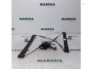 Usagé Lève vitre électrique avant droit Alfa Romeo 159 (939AX) 1.9 JTS 16V Prix € 50,00 Règlement à la marge proposé par Maresia Parts