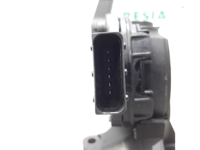 Throttle pedal position sensor from a Fiat Tipo (356S) 1.4 16V 2016