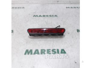 Usagé Feu arrière stop central Fiat Tipo (356S) 1.4 16V Prix € 35,00 Règlement à la marge proposé par Maresia Parts