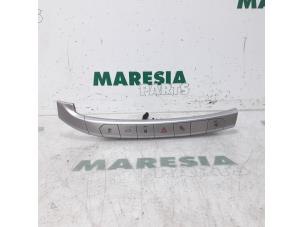 Usagé Bouton de warning Fiat Tipo (356S) 1.4 16V Prix € 35,00 Règlement à la marge proposé par Maresia Parts