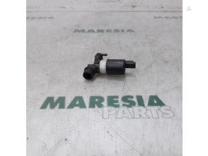 Used Windscreen washer pump Citroen C4 Grand Picasso (UA) 1.6 HDiF 16V 110 Price € 10,00 Margin scheme offered by Maresia Parts