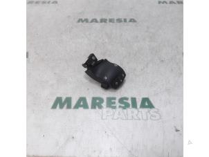 Used Steering wheel mounted radio control Renault Koleos I 2.0 dCi 16V Price € 50,00 Margin scheme offered by Maresia Parts