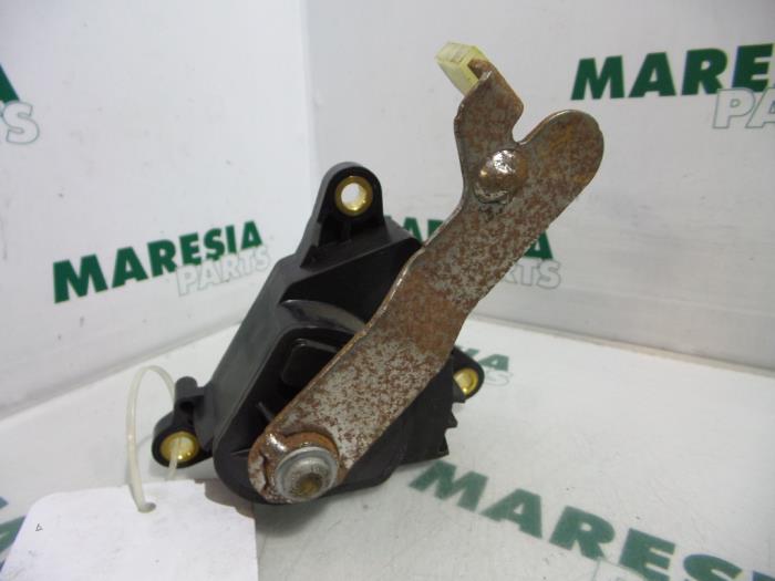 Begagnade Gaspedalsensor Renault Megane II CC (EM) 1.9 dCi 115 Pris € 29,99 Marginaltabell erbjuds av Maresia Parts