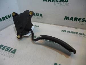 Used Throttle pedal position sensor Renault Megane II CC (EM) 1.6 16V Price € 50,00 Margin scheme offered by Maresia Parts