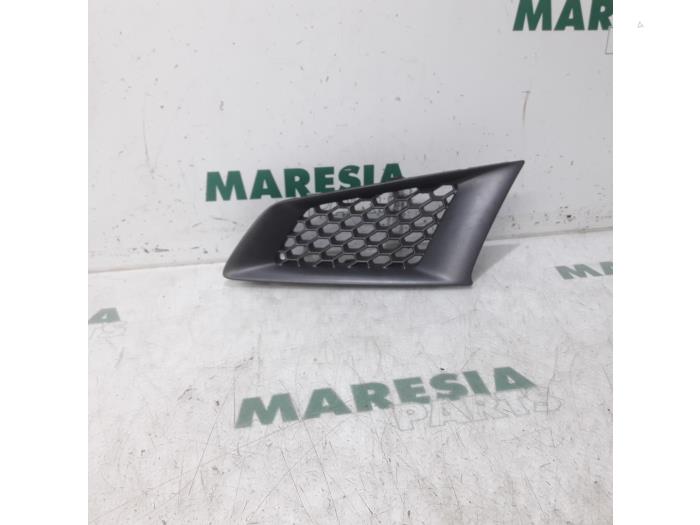Begagnade Grill Renault Koleos I 2.0 dCi 16V Pris € 20,00 Marginaltabell erbjuds av Maresia Parts