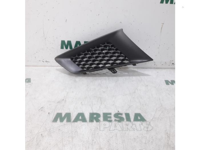 Begagnade Grill Renault Koleos I 2.0 dCi 16V Pris € 20,00 Marginaltabell erbjuds av Maresia Parts