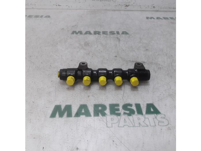 Gebrauchte Einspritzdüse (Einspritzer) Citroen Berlingo Cinqspace, Multispace 1.6 Hdi 16V 90 Preis € 30,00 Margenregelung angeboten von Maresia Parts