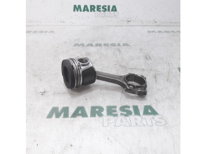 Usados Pistón Fiat 500 (312) 1.3 MJTD 16V Precio € 75,00 Norma de margen ofrecido por Maresia Parts