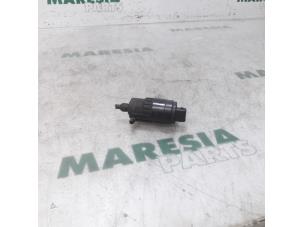 Usados Bomba de limpiaparabrisas delante Citroen Jumper (U9) 2.2 HDi 120 Euro 4 Precio € 36,30 IVA incluido ofrecido por Maresia Parts