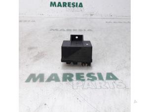 Used Glow plug relay Peugeot 407 (6C/J) 2.7 HDi V6 24V Price € 25,00 Margin scheme offered by Maresia Parts
