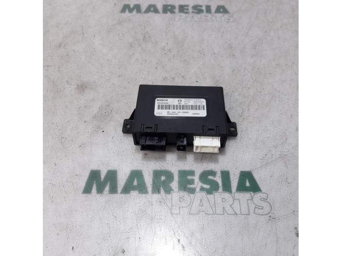 Begagnade PDC-modul Peugeot 407 (6C/J) 2.7 HDi V6 24V Pris € 105,00 Marginaltabell erbjuds av Maresia Parts