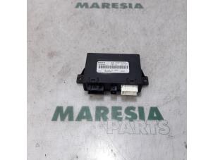 Używane Modul czujników parkowania Peugeot 407 (6C/J) 2.7 HDi V6 24V Cena € 105,00 Procedura marży oferowane przez Maresia Parts