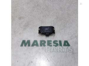 Usagé Capteur de pluie Peugeot 407 (6C/J) 2.7 HDi V6 24V Prix € 50,00 Règlement à la marge proposé par Maresia Parts