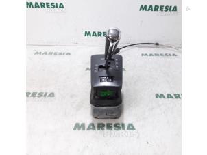 Used Gear stick Peugeot 407 (6C/J) 2.7 HDi V6 24V Price € 75,00 Margin scheme offered by Maresia Parts