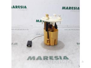 Używane Elektryczna pompa paliwa Peugeot 407 (6C/J) 2.7 HDi V6 24V Cena € 50,00 Procedura marży oferowane przez Maresia Parts