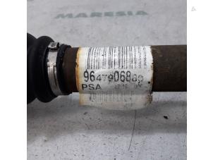 Used Front drive shaft, left Peugeot 407 (6C/J) 2.7 HDi V6 24V Price € 131,25 Margin scheme offered by Maresia Parts