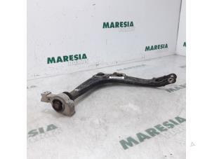 Used Front lower wishbone, right Peugeot 407 (6C/J) 2.7 HDi V6 24V Price € 50,00 Margin scheme offered by Maresia Parts