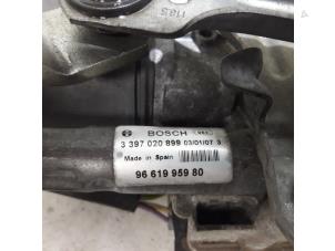 Used Front wiper motor Peugeot 407 (6C/J) 2.7 HDi V6 24V Price € 105,00 Margin scheme offered by Maresia Parts