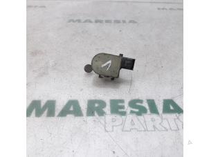 Używane Silnik reflektora Peugeot 407 (6C/J) 2.7 HDi V6 24V Cena € 25,00 Procedura marży oferowane przez Maresia Parts