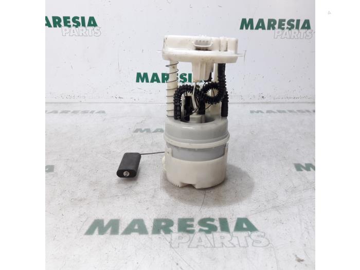 Usagé Pompe à carburant Renault Twingo II (CN) 1.2 Prix € 20,00 Règlement à la marge proposé par Maresia Parts