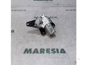 Używane Silnik wycieraczki tylnej Renault Twingo II (CN) 1.2 Cena € 40,00 Procedura marży oferowane przez Maresia Parts