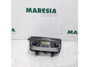 Używane Panel sterowania nagrzewnicy Fiat Grande Punto (199) 1.4 16V Cena € 45,00 Procedura marży oferowane przez Maresia Parts