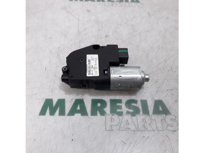 Używane Silnik szyberdachu Fiat Grande Punto (199) 1.4 16V Cena € 50,00 Procedura marży oferowane przez Maresia Parts