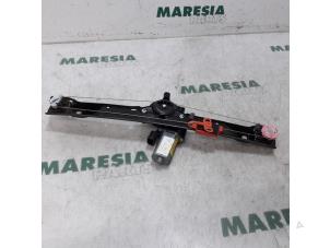 Used Window mechanism 2-door, front right Fiat Grande Punto (199) 1.4 16V Price € 30,00 Margin scheme offered by Maresia Parts