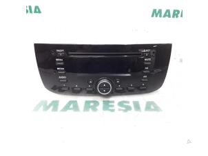 Używane Radioodtwarzacz CD Fiat Punto Evo (199) 1.3 JTD Multijet 85 16V Euro 5 Cena € 120,75 Procedura marży oferowane przez Maresia Parts