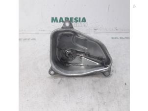 Usagé Couvercle boîte de vitesse Citroen Nemo Prix € 35,00 Règlement à la marge proposé par Maresia Parts