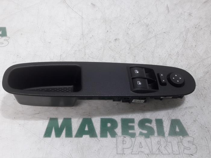 Usados Interruptor combinado de ventanillas Fiat Punto Evo (199) 1.3 JTD Multijet 85 16V Euro 5 Precio € 25,00 Norma de margen ofrecido por Maresia Parts