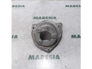 Used Front upper wishbone, right Peugeot 407 (6C/J) 2.7 HDi V6 24V Price € 25,00 Margin scheme offered by Maresia Parts