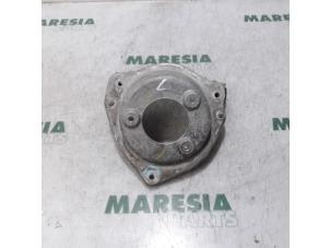 Used Front upper wishbone, left Peugeot 407 (6C/J) 2.7 HDi V6 24V Price € 25,00 Margin scheme offered by Maresia Parts