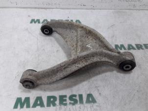 Used Rear lower wishbone, left Peugeot 407 (6C/J) 2.7 HDi V6 24V Price € 105,00 Margin scheme offered by Maresia Parts