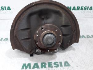 Used Knuckle, rear left Peugeot 407 (6C/J) 2.7 HDi V6 24V Price € 75,00 Margin scheme offered by Maresia Parts