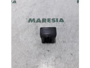 Używane Czujnik (pozostale) Citroen C6 (TD) 2.7 HDiF V6 24V Cena € 50,00 Procedura marży oferowane przez Maresia Parts