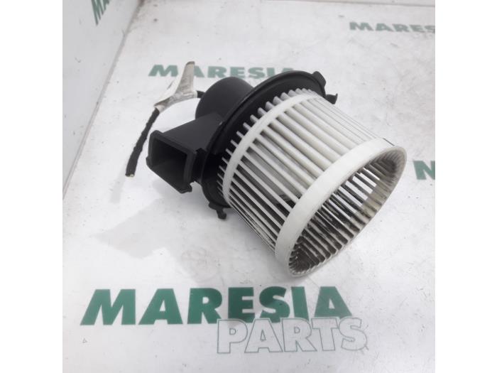 Heating and ventilation fan motor from a Fiat 500 (312) 1.2 69 2009