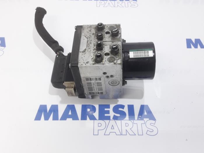 Używane Pompa ABS Citroen C6 (TD) 2.7 HDiF V6 24V Cena € 262,50 Procedura marży oferowane przez Maresia Parts