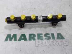 Used Fuel injector nozzle Peugeot 508 SW (8E/8U) 1.6 HDiF 16V Price € 50,00 Margin scheme offered by Maresia Parts