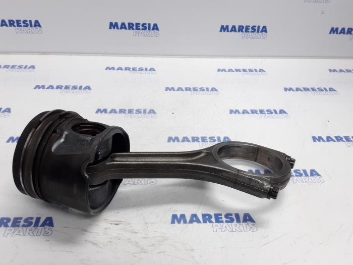Usagé Piston Citroen C6 (TD) 2.7 HDiF V6 24V Prix € 75,00 Règlement à la marge proposé par Maresia Parts