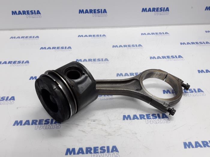 Usagé Piston Citroen C6 (TD) 2.7 HDiF V6 24V Prix € 75,00 Règlement à la marge proposé par Maresia Parts