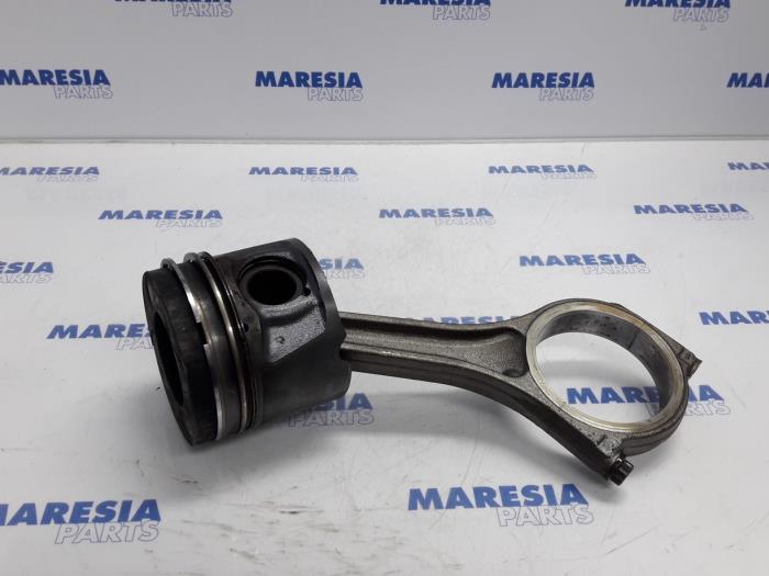 Usagé Piston Citroen C6 (TD) 2.7 HDiF V6 24V Prix € 75,00 Règlement à la marge proposé par Maresia Parts